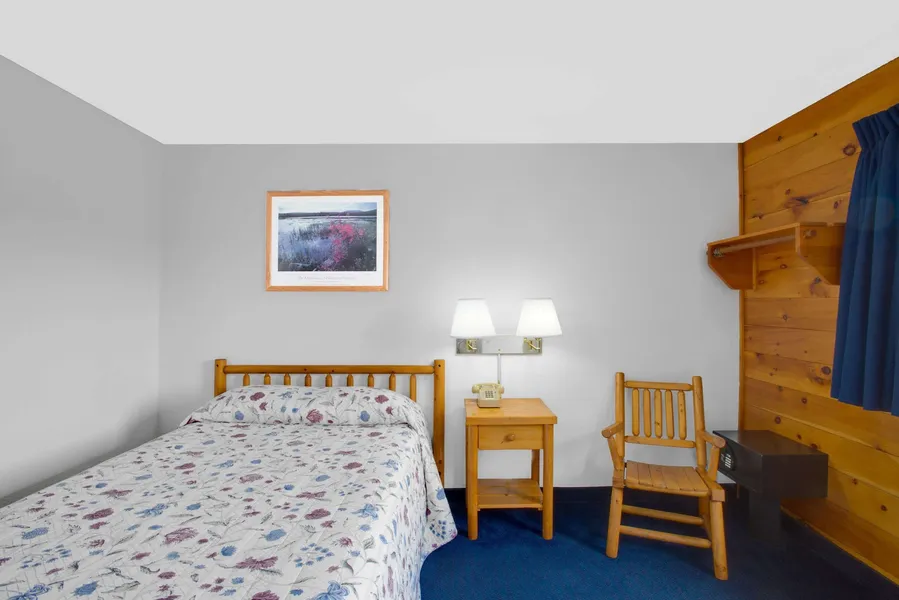 Super 8 by Wyndham Lake George/Warrensburg Area hotel detail image 6