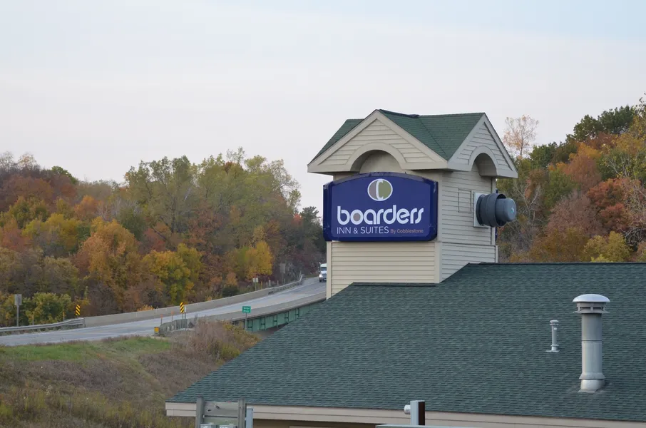 Boarders Inn & Suites by Cobblestone Hotels - Fayette hotel detail image 6