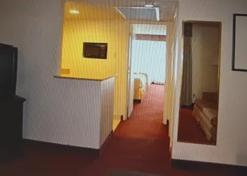 Barcelona Suites hotel thumbnail 3