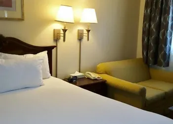 Monument Mountain Motel hotel thumbnail 5