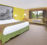 Super 8 by Wyndham Davenport hotel detail image 3