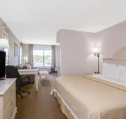 Days Inn & Suites by Wyndham Navarre - near Beaches/Hurlburt hotel detail image 7