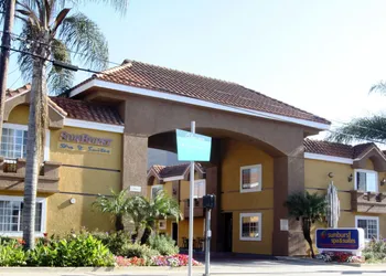 Sunburst Spa & Suites Motel hotel thumbnail 2