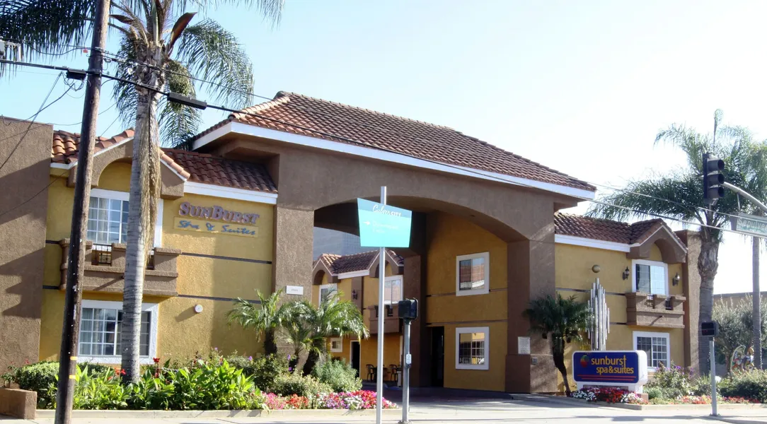Sunburst Spa & Suites Motel hotel detail image 2