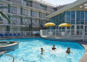 Starlux Hotel hotel thumbnail 2