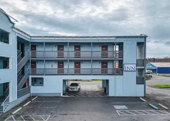 Water Front Inn hotel thumbnail 2