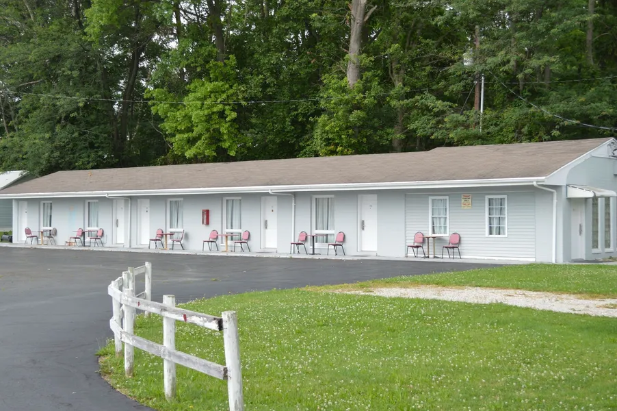 Great Lakes Motel hotel detail image 2