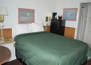 Great Lakes Motel hotel thumbnail 6