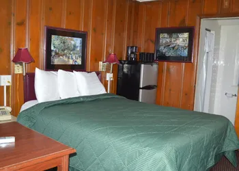 Great Lakes Motel hotel thumbnail 8