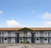 Super 8 by Wyndham Millbury/Toledo hotel detail image 7