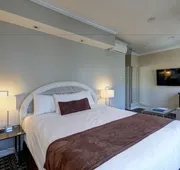 Glenmore Plaza Hotel hotel detail image 4