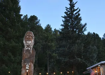 Sitzmark Chalet Inn hotel thumbnail 5