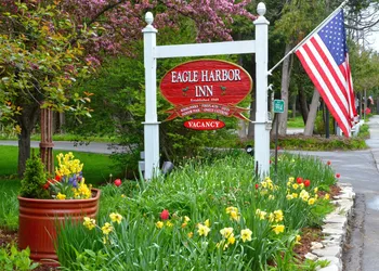 Eagle Harbor Inn hotel thumbnail 2