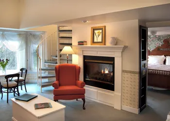 Eagle Harbor Inn hotel thumbnail 3