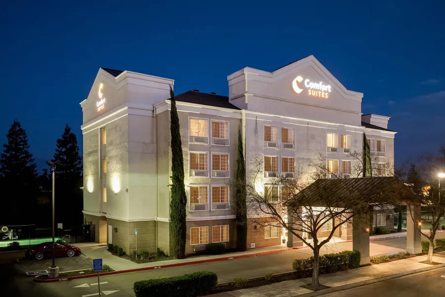 Comfort Suites Clovis - Fresno hotel detail image 2