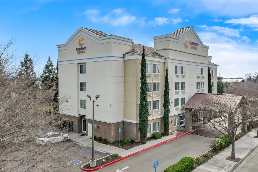 Comfort Suites Clovis - Fresno hotel detail image 6