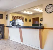 Econo Lodge Inn & Suites Windsor Locks Bradley Airport hotel detail image 3
