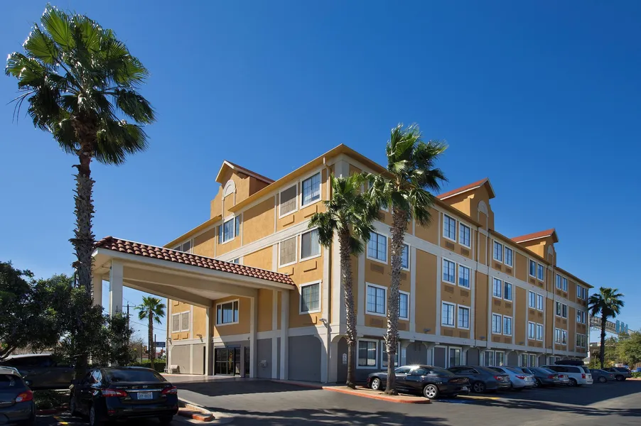 Holiday Inn Express & Suites San Antonio-Dtwn Market Area by IHG hotel detail image 2