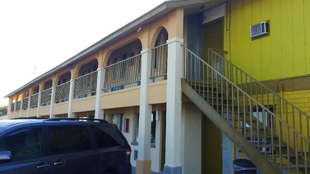 Carefree Inn Flatonia hotel detail image 2