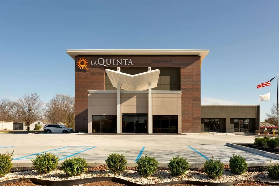 La Quinta Inn & Suites by Wyndham St Louis Route 66 hotel detail image 2