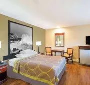 Super 8 by Wyndham Martinez hotel detail image 4