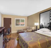 Super 8 by Wyndham Martinez hotel detail image 5