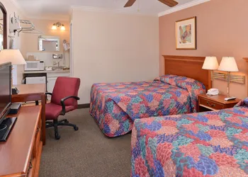 Golden Eagle Motel hotel thumbnail 8