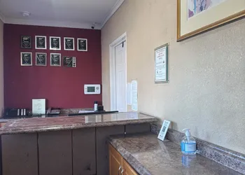 Golden Eagle Motel hotel thumbnail 6