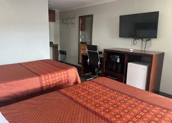 Golden Eagle Motel hotel thumbnail 7