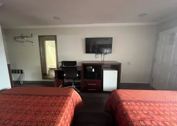 Golden Eagle Motel hotel thumbnail 8