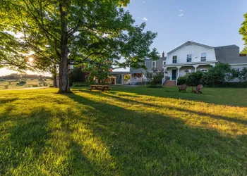 Maple Hill Farm Inn hotel thumbnail 7
