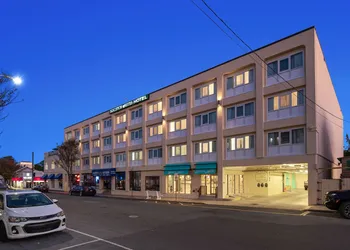 Brighton Suites Hotel hotel thumbnail 3