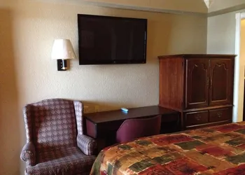 Economy Inn hotel thumbnail 7