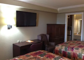 Economy Inn hotel thumbnail 8