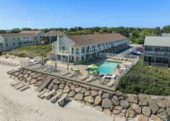 The Corsair & Cross Rip Oceanfront Resort hotel thumbnail 3