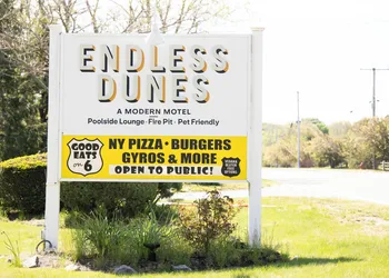Endless Dunes, A Modern Motel hotel thumbnail 4