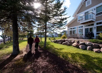 Larsmont Cottages hotel thumbnail 5
