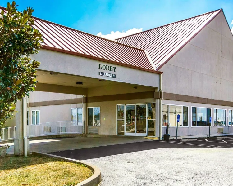 Quality Inn & Suites Elizabethtown hotel detail image 6