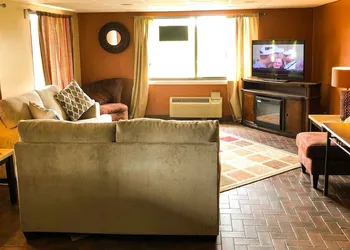 Magnuson Hotel Dixon hotel thumbnail 3