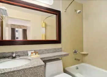Days Inn By Wyndham Long Island City hotel thumbnail 4
