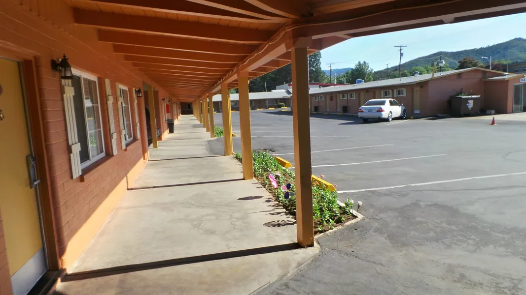 Relax Inn of Yreka hotel detail image 2