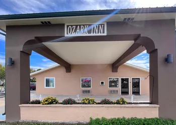 Ozark Inn hotel thumbnail 2