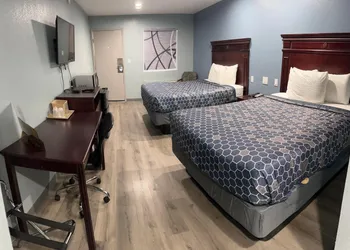 Ozark Inn hotel thumbnail 5