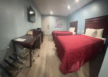 Ozark Inn hotel thumbnail 7