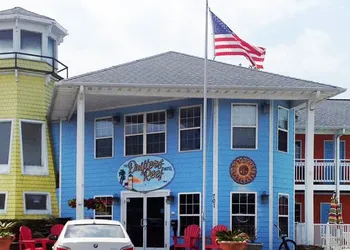 Pirates Cove hotel thumbnail 3