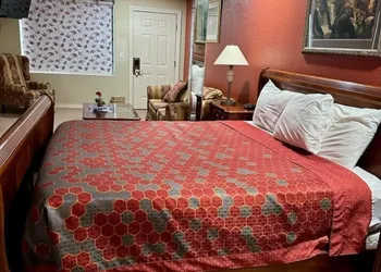 Western Plaza Inn hotel thumbnail 3