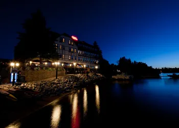 Chase On The Lake hotel thumbnail 5