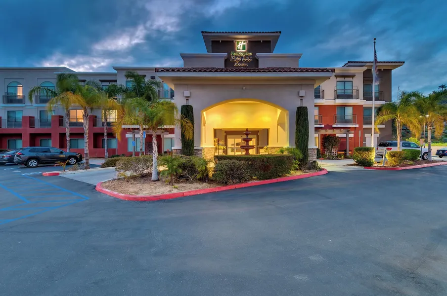 Holiday Inn Express & Suites, Lake Elsinore by IHG hotel detail image 6