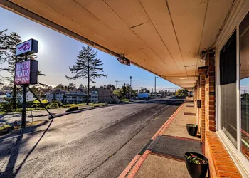 Four Winds Motel hotel thumbnail 3