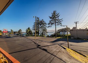 Four Winds Motel hotel thumbnail 5